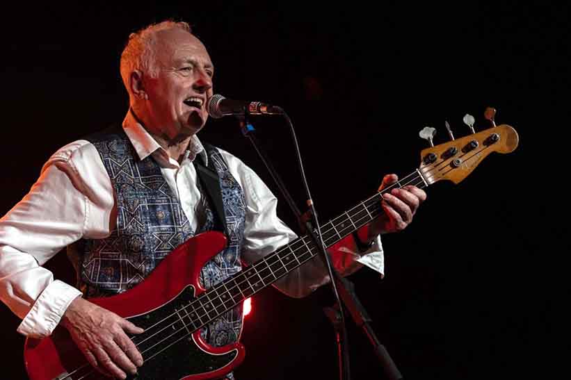 Peter Butler : chant, basse et contrebasse. Peter Butler : chant, basse et contrebasse.